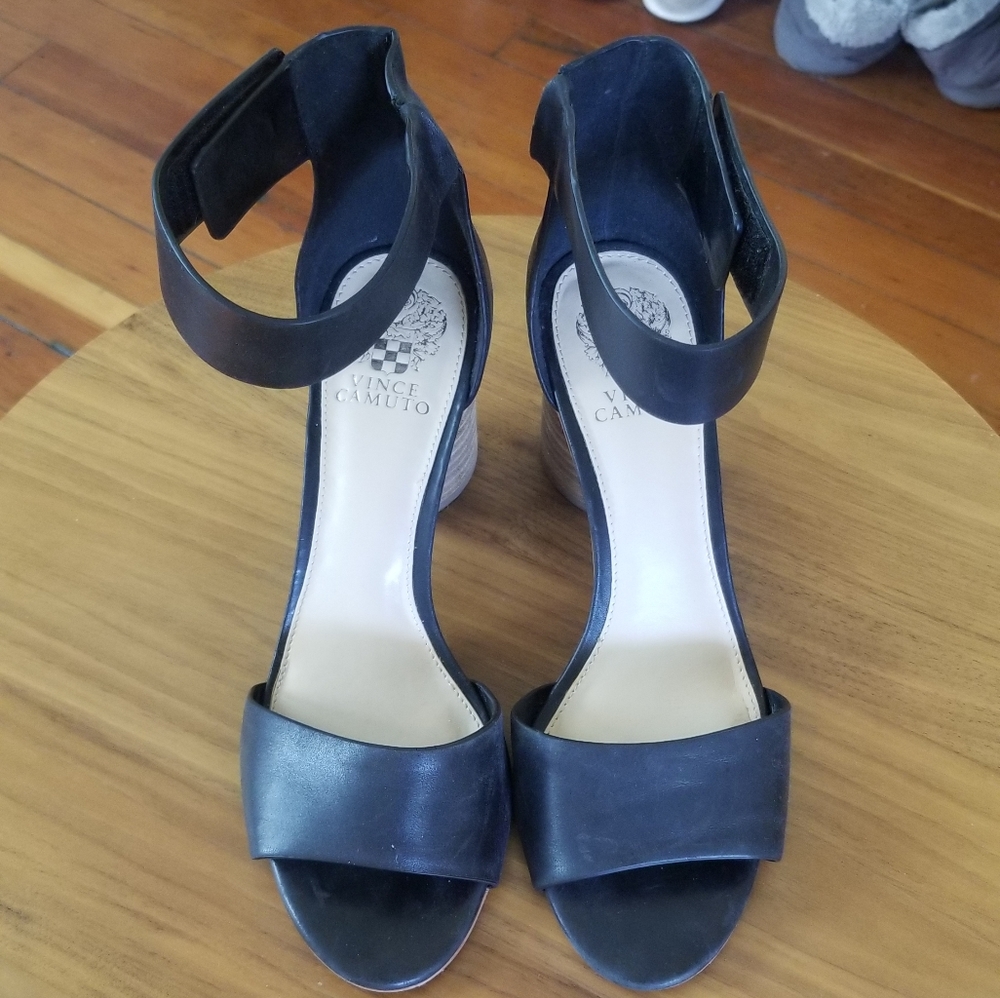 Blacl Vince Camuto Sandals